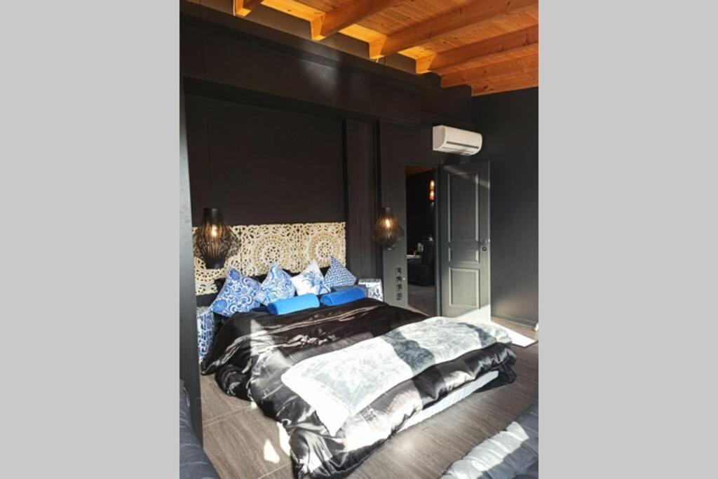 Accessible Luxury Villa อาร์เตมีดา ภายนอก รูปภาพ